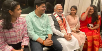 दिल्ली मेट्रोमें सवार हुए पीएम मोदी