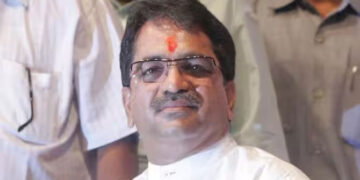 जिस नेता ने भारत-पाक मैच रोकने के लिए खुदवा दी थी पिच, छोड़ा उद्धव का साथ; बताई वजह