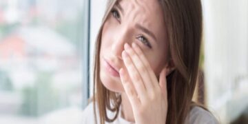 आंखों में बहुत जल्दी होती है थकान? तो छुटकारे के लिए अपनाएं 20-20-20 रूल
