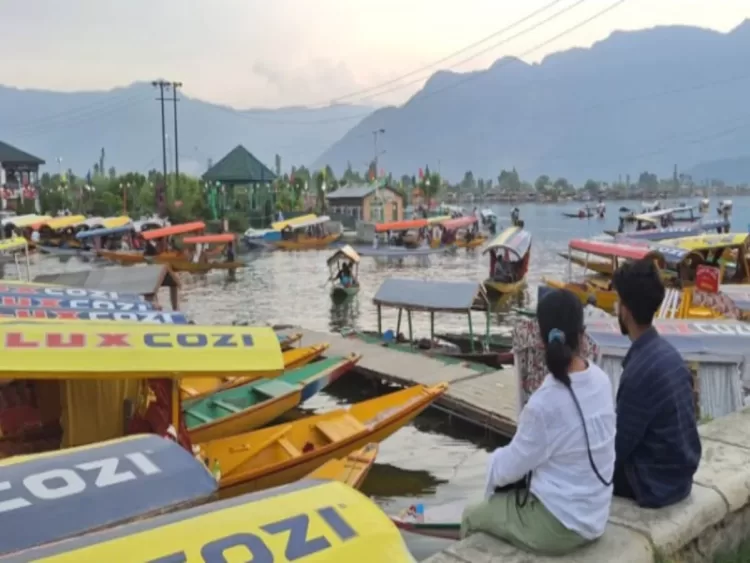 कश्मीर की वादियों में लू के थपेड़े, श्रीनगर में टूटा एक दशक का रिकॉर्ड