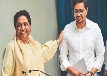 आकाश आनंद का सबसे बड़ा चैलेंज, कैसे बचेगी BSP की सिकुड़ती सियासी जमीन