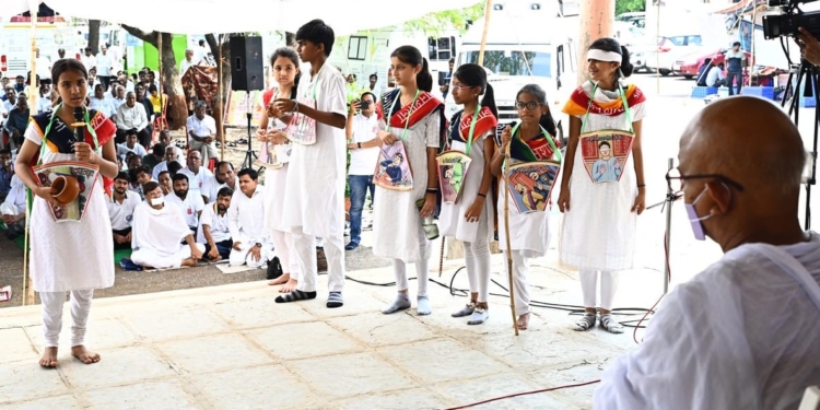 जलगांव जिले को पावन बना धुळे जिले में मानवता के मसीहा महाश्रमण का मंगल प्रवेश