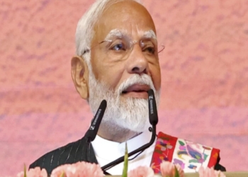 PM मोदी ने श्रीनगर में किया योग; बोले- पूरी दुनिया देख रही योग की ताकत