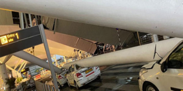 दिल्ली एयरपोर्ट पर बड़ा हादसा, टर्मिनल-1 की छत गिरी