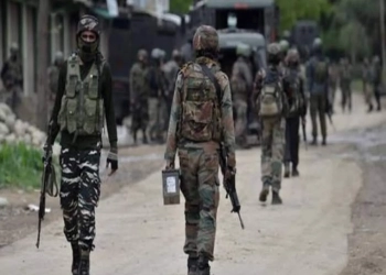 तीन आतंकियों को किया ढेर; सर्च ऑपरेशन जारी