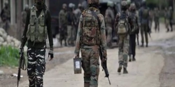 तीन आतंकियों को किया ढेर; सर्च ऑपरेशन जारी