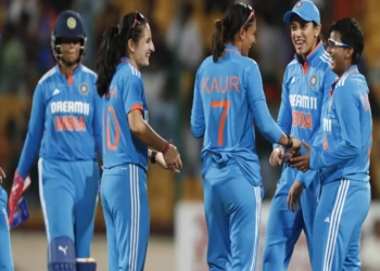 भारत ने SAW के उड़ाए परखच्चे, मंधाना ने ठोका शतक; आशा का 'घातक चौका'