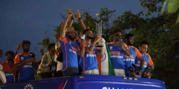 वानखेड़े स्टेडियम पहुंचने वाली है टीम इंडिया, हजारों दर्शक कर रहे हैं इंतजार