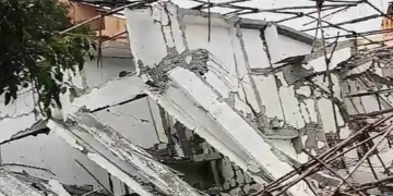 भारी बारिश से बेंगलुरु में हाहाकार, इमारत ढहने से मलबे में कम से कम 17 लोग दबे