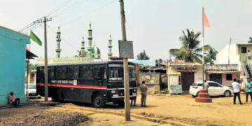हिंदू मंदिरों और किसानों की भूमि पर वक्फ का दावा, विवाद गहराया