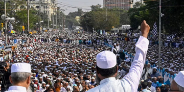 वक्फ संशोधन विधेयक और बांग्लादेश संकट पर कोलकाता में विरोध