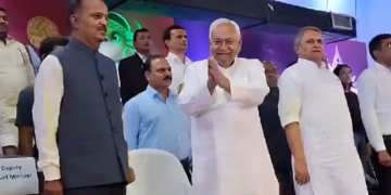 राष्ट्रगान के अपमान पर घिरे नीतीश