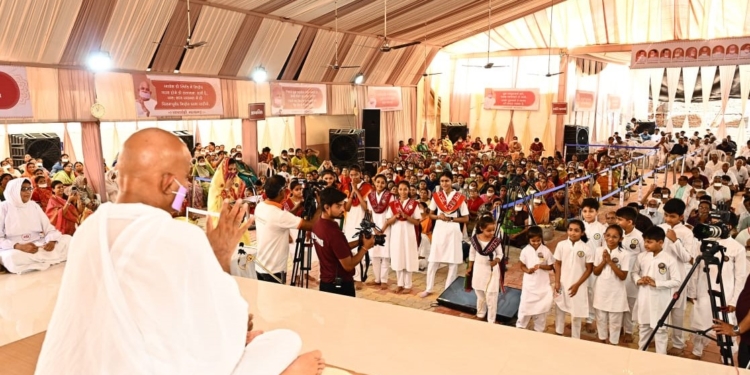 विषयों से चिपकता है आसक्त आदमी : शांतिदूत आचार्यश्री महाश्रमण