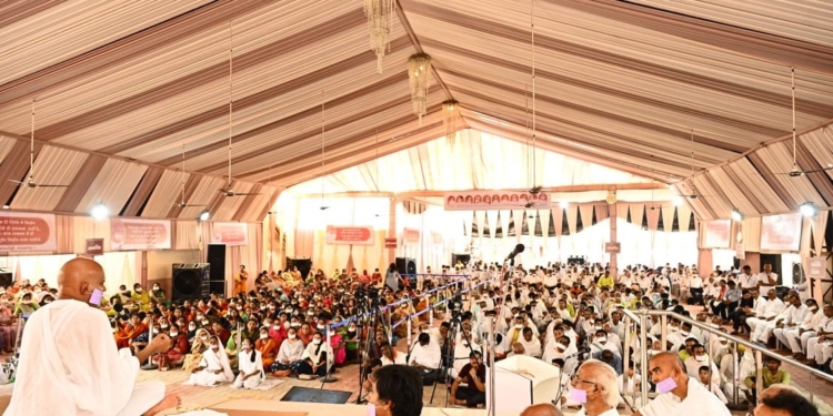 विषयों से चिपकता है आसक्त आदमी : शांतिदूत आचार्यश्री महाश्रमण