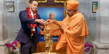 कनाडा चुनावी संग्राम: हिंदू वोटों के लिए मंदिरों में नेता