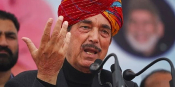आतंकी हमले पर कश्मीर में गुस्सा, मस्जिदों से पहली बार विरोध: गुलाम नबी आजाद
