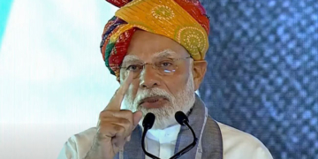 मोदी ने कांग्रेस पर संविधान के नजरअंदाज का आरोप लगाया