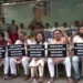 भाजपा नेताओं का केजरीवाल विरोध: दिल्ली में हाथों में तख्ती लेकर धरना