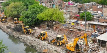 दिल्ली में क्यों हुआ इतना बड़ा बुलडोजर ऐक्शन, बरसात और बांग्लादेशी कनेक्शन