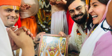अयोध्या पहुंचे विराट-अनुष्का, किए रामलला के दर्शन
