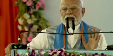 लालू पर पीएम का वार: बाबा साहेब को पैरों में रखा!