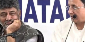 शिवकुमार को झटका, सुरजेवाला बोले– मुख्यमंत्री नहीं बदलेगा