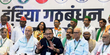 बिहार एसआईआर विवाद: विपक्ष ने चुनाव आयोग से मांगी आपात बैठक