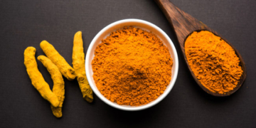 बरसात में हल्दी: प्राकृतिक सुरक्षा का सूत्र