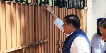 श्रीनगर में संजय सिंह नज़रबंद, फारुख अब्दुल्ला से भी नहीं मिलने दिया गया