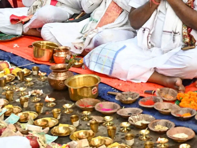 श्राद्ध पक्ष 2025: पूर्वजों की कृपा पाने के आसान उपाय