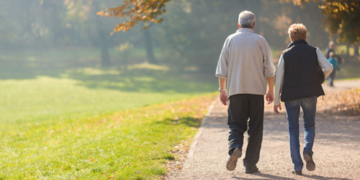 सुनहरी सुबह, स्वस्थ जीवन: बुज़ुर्गों के लिए प्रातः भ्रमण का महत्व