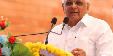 गुजरात कैबिनेट फेरबदल: सभी मंत्रियों का इस्तीफा