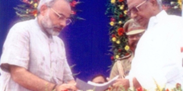 सरकार के प्रमुख के रूप में मोदी का 25वां साल, 2001 में आज ही बने थे गुजरात के CM