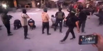 अल्लाह हू अकबर के नारों के बीच हमास ने 8 लोगों को घुटनों पर बिठाकर मारा