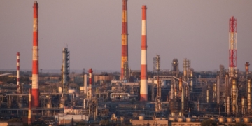 दबाव में आकर रूस से कम तेल खरीद रहा भारत? ट्रंप की नींद उड़ा देंगे ताजा आंकड़े