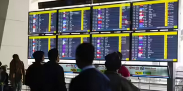 इंदिरा गांधी एयरपोर्ट पर तकनीकी खराबी, एयर ट्रैफिक बाधित