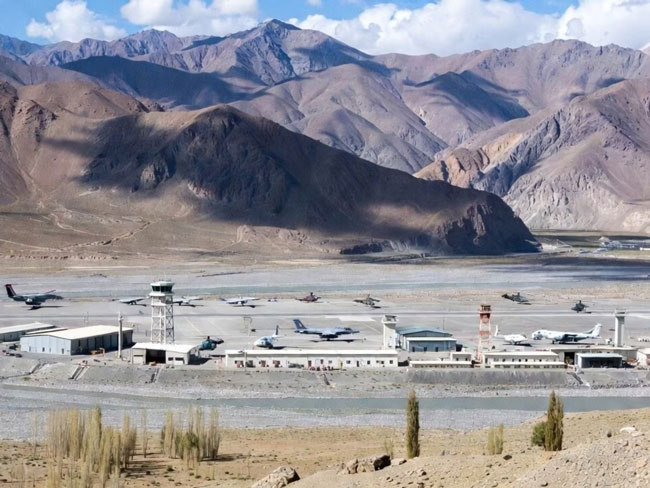 एलएसी पर दुगनी रफ्तार से पहुंचेगी आपूर्ति, लद्दाख बेस को मिला भारी विमानन दर्जा