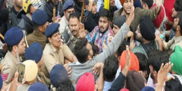 पंजाब यूनिवर्सिटी में छात्रों-पुलिस झड़प