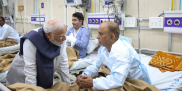 भूटान दौरे से लौटते ही पीएम मोदी ने दिल्ली ब्लास्ट के घायलों से की मुलाकात