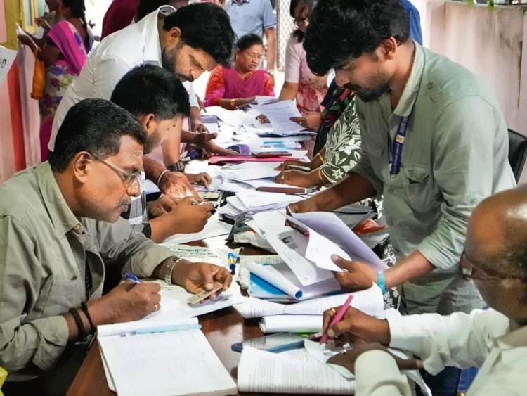 पश्चिम बंगाल में SIR के बाद कटे 58 लाख मतदाताओं के नाम, 1.9 करोड़ को नोटिस