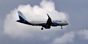 नीले आसमान का सफर: इंडिगो का संकट और सफलता