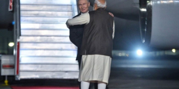 भारत पहुंचे पुतिन, पीएम मोदी ने गले लगाकर किया स्वागत