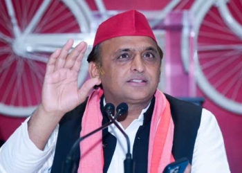 अखिलेश का नया फॉर्मूला: पहले पकड़, फिर टिकट