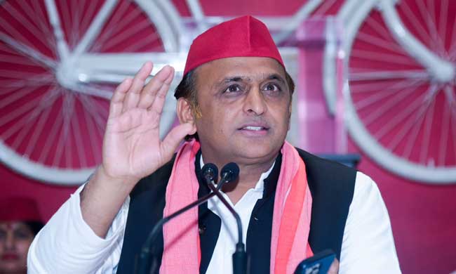 अखिलेश का नया फॉर्मूला: पहले पकड़, फिर टिकट