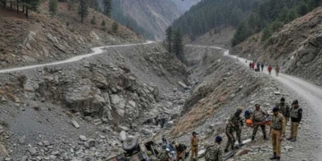 डोडा में सेना का वाहन खाई में गिरा, 4 जवान शहीद, 9 घायल