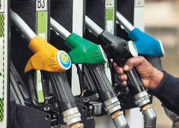 बजट से पहले पेट्रोल-डीजल महंगा होने के संकेत, एक्साइज ड्यूटी बढ़ा सकती है सरकार