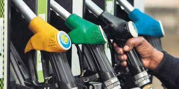 बजट से पहले पेट्रोल-डीजल महंगा होने के संकेत, एक्साइज ड्यूटी बढ़ा सकती है सरकार
