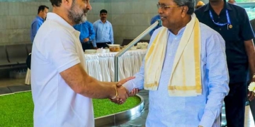 राहुल गांधी से मुलाकात ने बढ़ाई सस्पेंस, कर्नाटक में सीएम कुर्सी पर नजरें