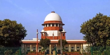 ‘सिर्फ गलत आदेश जजों पर ऐक्शन का आधार नहीं’, सुको ने न्यायिक अधिकारी की बर्खास्तगी रद्द