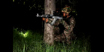 जम्मू-कश्मीर के डोलगाम में घिरे आतंकी, ताबड़तोड़ फायरिंग, इंटरनेट बंद